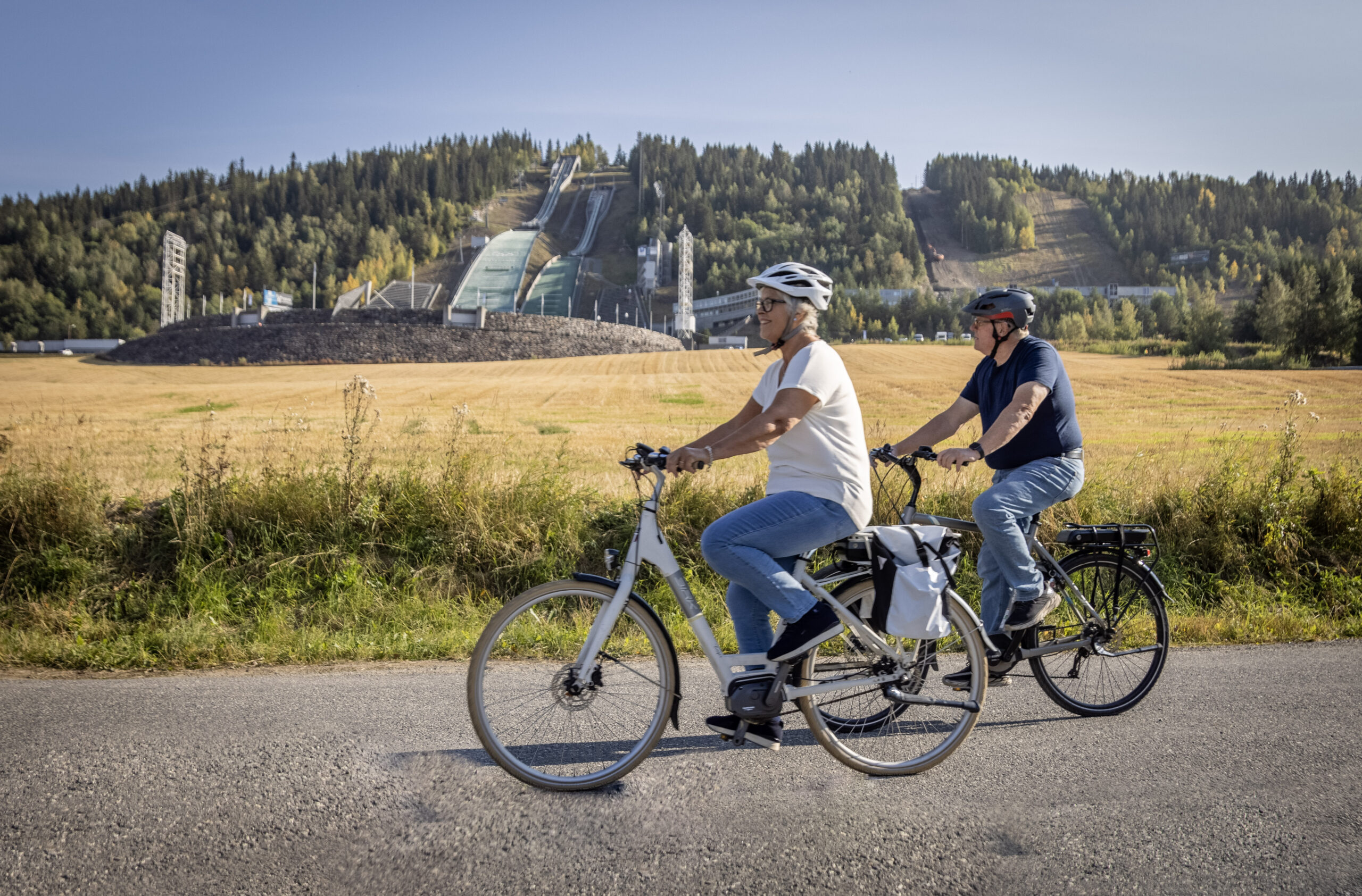 Lillehammer_Olympiapark_LL_05865_Foto_Morten_Nordli Sykkeltur i forkant av Lysgårdsbakkene Hoppanlegg